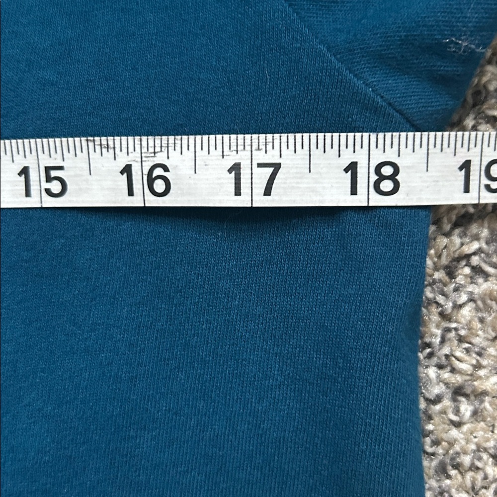 NWT Vans Women’s size Medium “Off the Wall” T-shirt - Picture 6 of 7